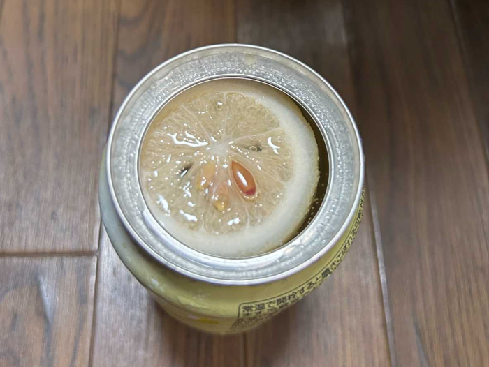 未来のレモンサワーの中に実際にレモンが入っているのがわかる写真